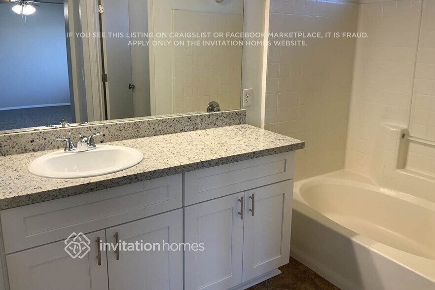 Building Photo - 8703 N 112th Ave