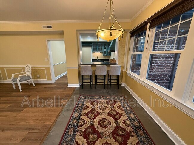 Building Photo - 701 W Locust St