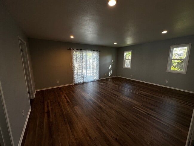 Building Photo - 8806 Haskell Ave