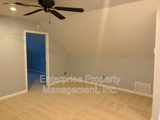 Building Photo - 535 Fox Run Ln