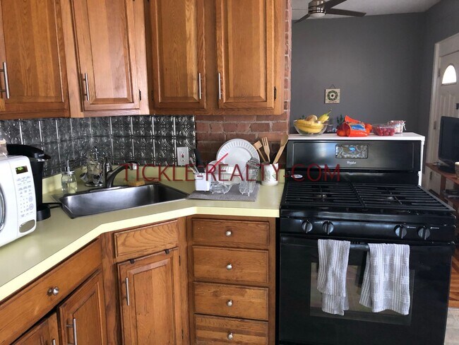 Building Photo - 300 Meigs St