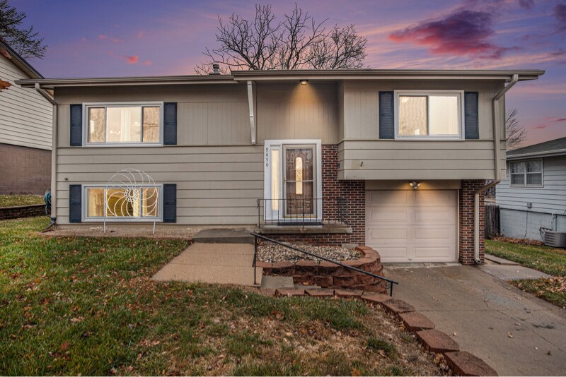 Building Photo - 9650 Sahler St