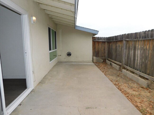 Building Photo - 201-205 Turf Dr.