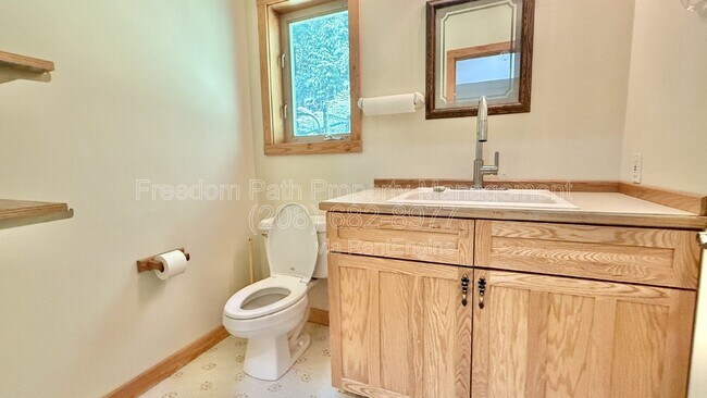 Building Photo - 166 Wildwood Ln
