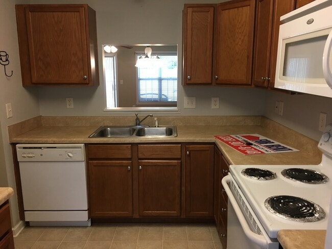 Building Photo - 448 Dunwood Dr