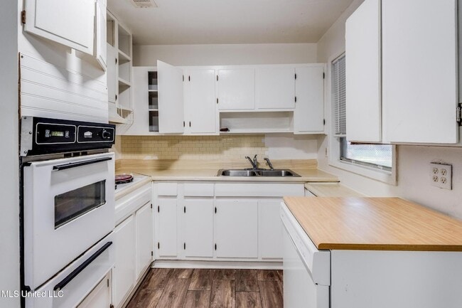 Building Photo - 1889 Greater Ave