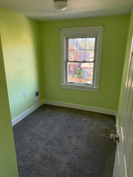 Building Photo - 1129 Woodbourne Ave