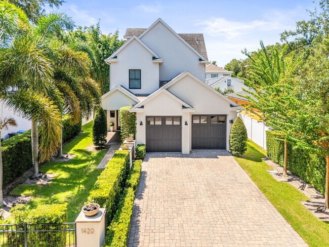 Building Photo - Experience Elegance and Comfort: Spacious ...