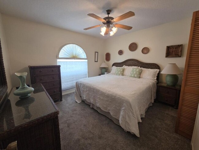 Building Photo - 4261 Paradise Cir