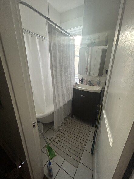 Building Photo - 54 Gainsborough St