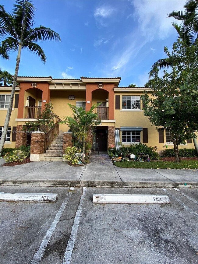Building Photo - 975 NE 34th Ave