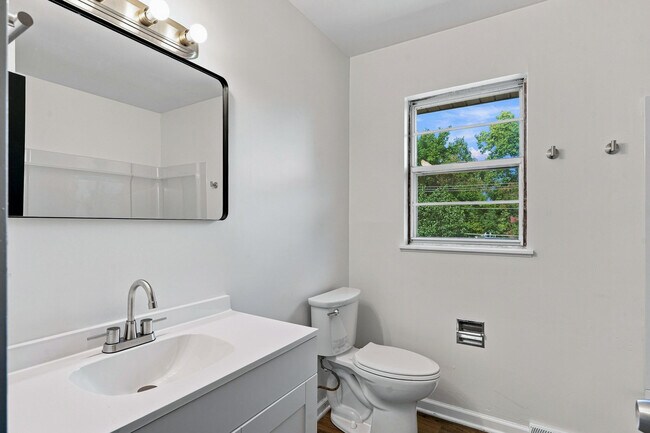 Building Photo - 4209 Defoe Dr