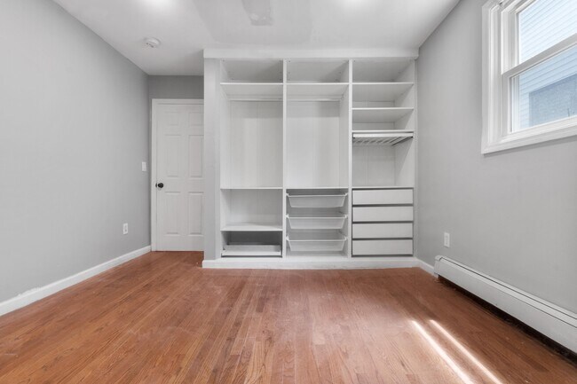 Building Photo - 271 Cator Ave