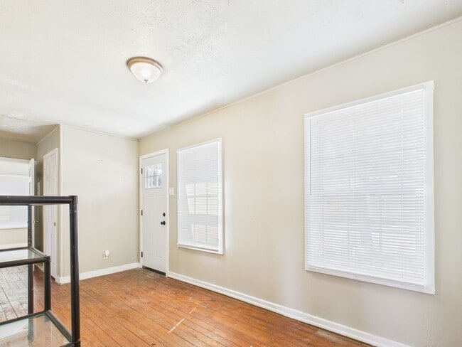Building Photo - Harper TX Rental