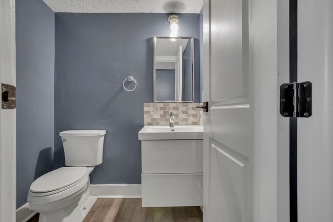 Building Photo - Beautiful 3 Bedroom 1.5 Bathroom Townhome Minutes from Easton