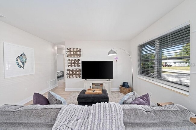 Building Photo - 2676 Martin St
