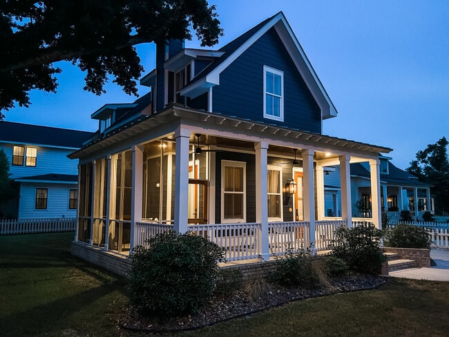 Building Photo - 764 E 2nd St