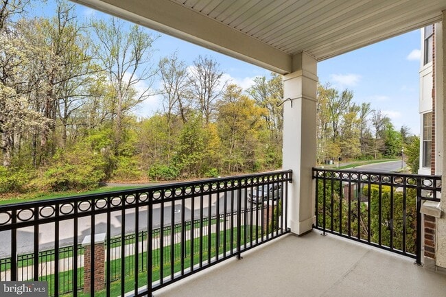 Building Photo - 2022 Crescent Wy