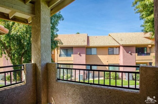 Building Photo - Beautiful 2-Bedroom Condo in Gated Saddleb...