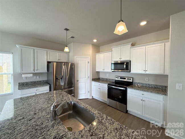 Building Photo - 6225 Lowe Ln