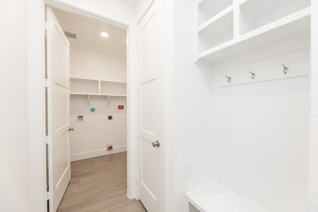 Building Photo - 7819 Cattail Shallows Ln