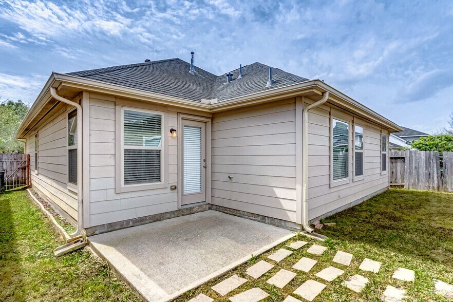 Building Photo - 12943 Pecan Shores Dr