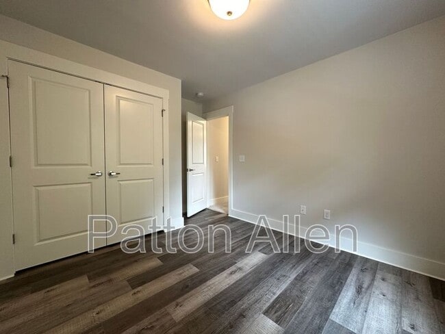 Building Photo - 129 Aurora Dr