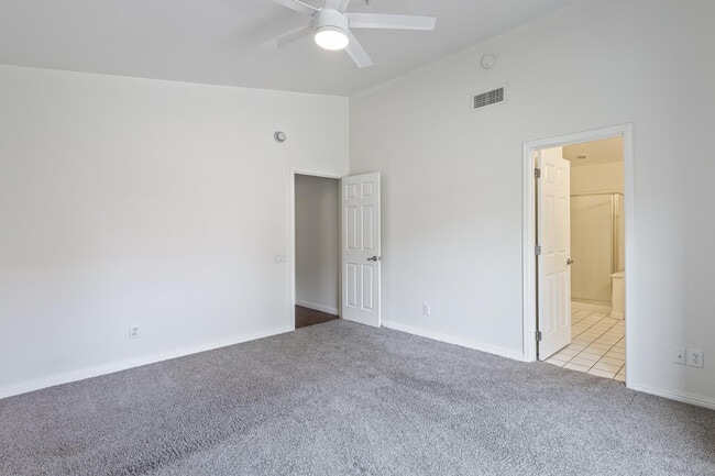 Building Photo - 7362 E Hanover Way