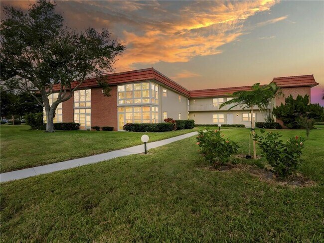 Building Photo - 73 Royal Oak Ct