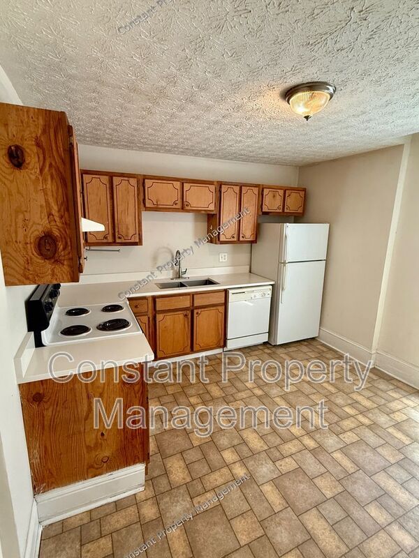 Building Photo - 1166 Bond St