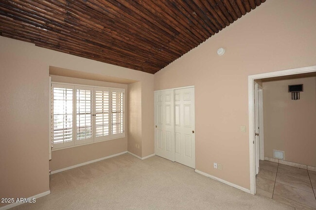 Building Photo - 9969 E Bayview Dr