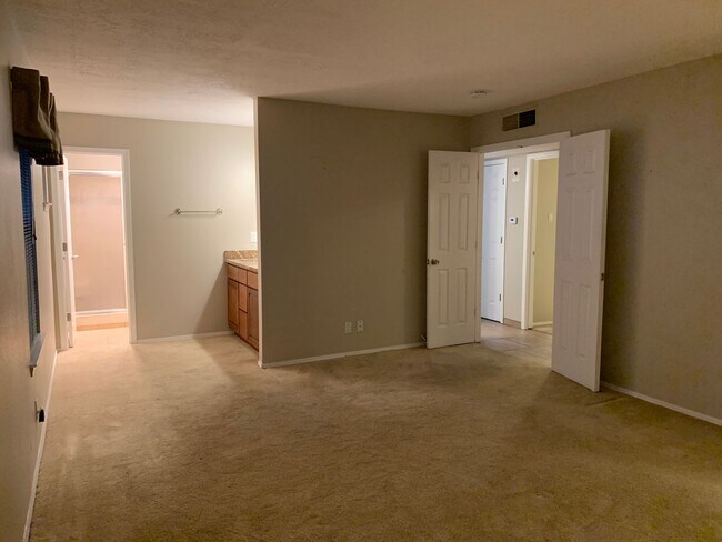 Building Photo - 812 Oro Real NE