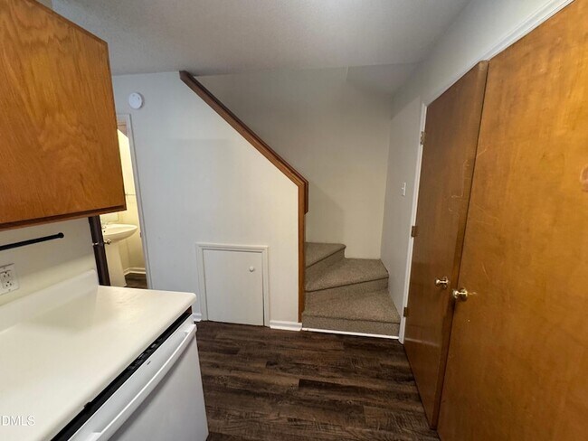 Building Photo - 2918 Faversham Pl