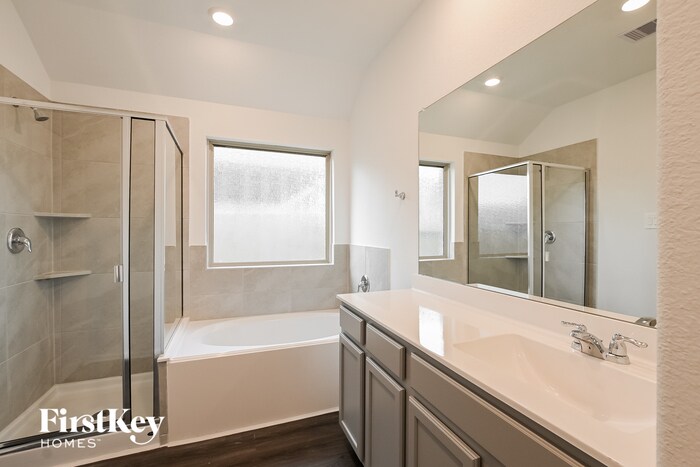 Building Photo - 18430 Summit Ranch Dr