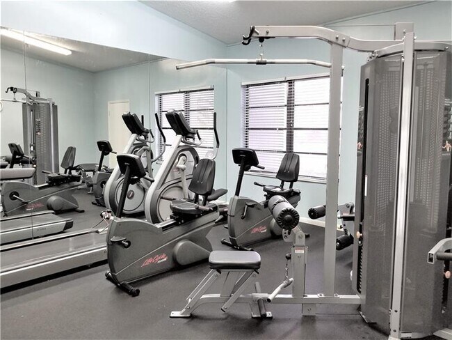 Building Photo - 2339 SW 15th St