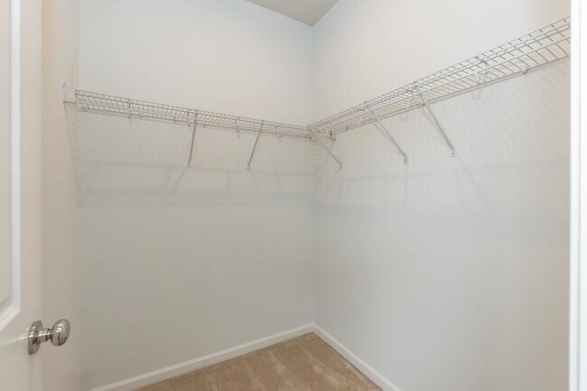 Building Photo - Three Bedroom Home!