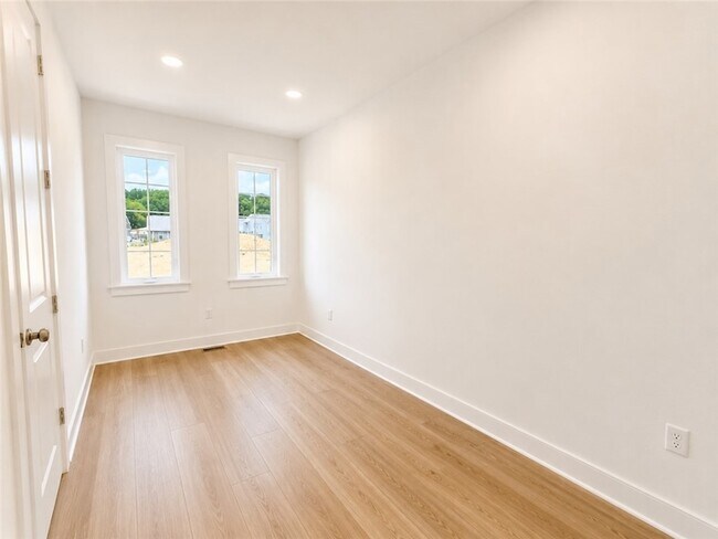 Building Photo - 307 Palisade Wy
