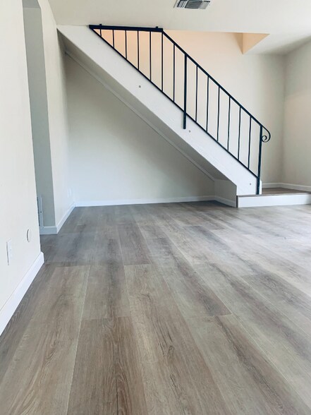 Building Photo - 3007 Lillard Dr