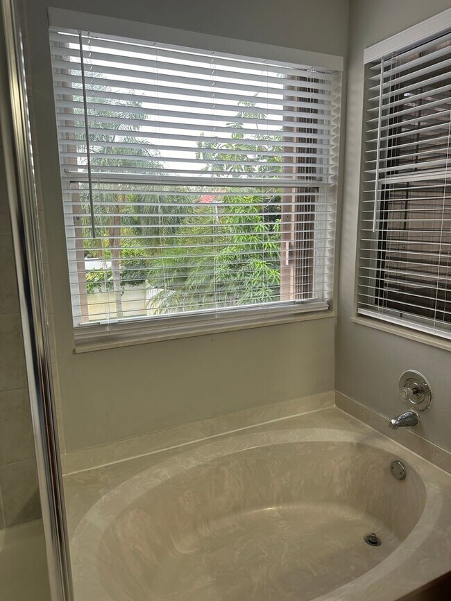 Building Photo - Single Family house in Silver Lakes - Pemb...