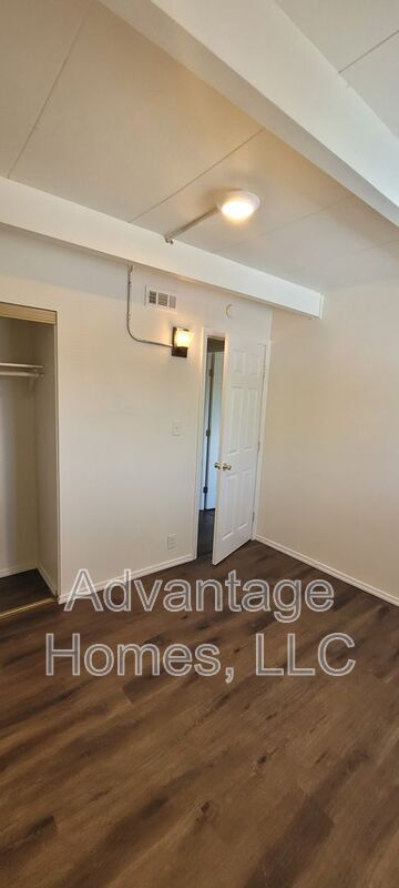 Building Photo - 936 N 71 St