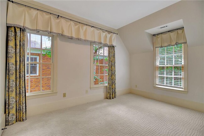 Building Photo - 9043 Selborne Ln