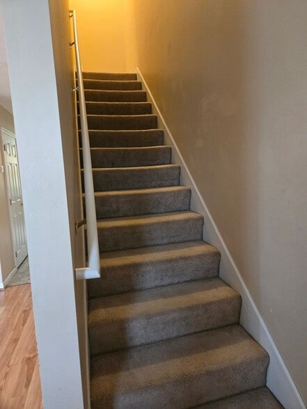 Building Photo - 252 Donna Ave