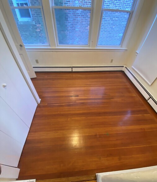 Building Photo - 17 Gibbs St