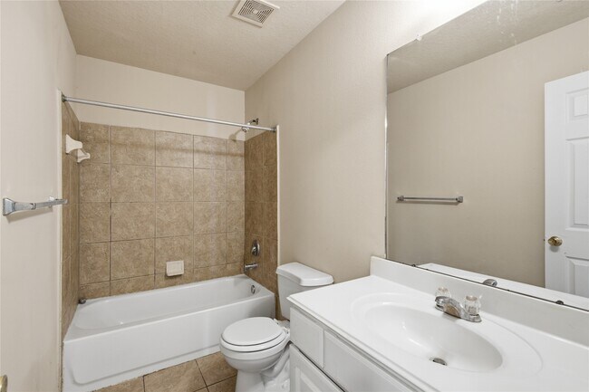 Building Photo - 16882 Accolade Way