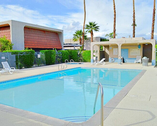 Building Photo - "Discover Your Oasis: Spacious 3-Bed Condo with Granite Touches in Palm Springs!"