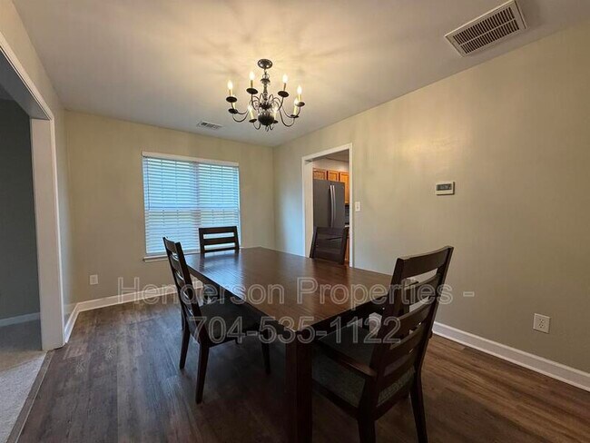 Building Photo - 2121 Ballingarry Dr