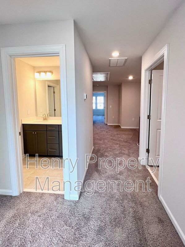 Building Photo - 858 Patriot Summit Lane