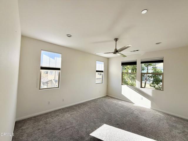 Building Photo - 3214 N Ventura Rd
