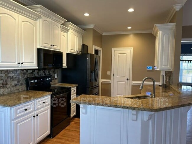 Building Photo - 304 Glenn Laurel Dr
