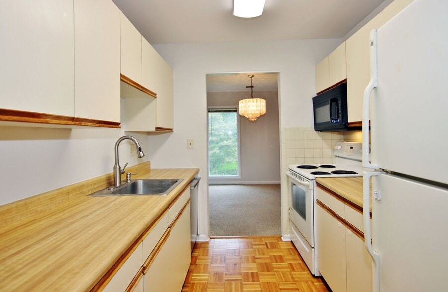 Building Photo - 249 Hamilton Ave